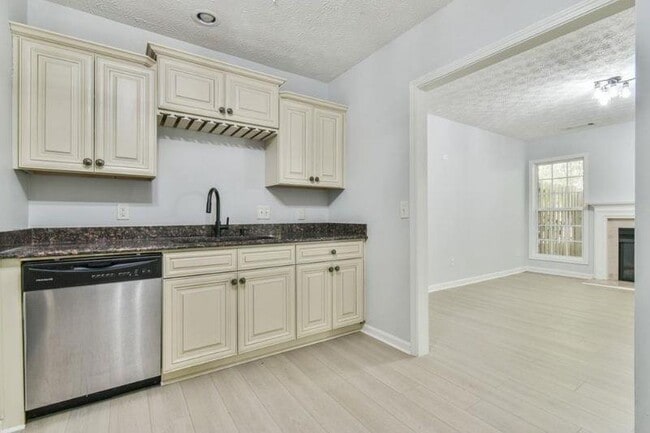 Building Photo - 6125 Brookechase Ln