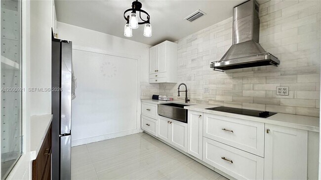 Building Photo - 5545 E 6th Ave