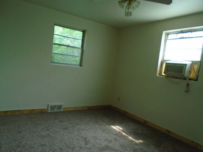 Building Photo - 2110 Elm Ln