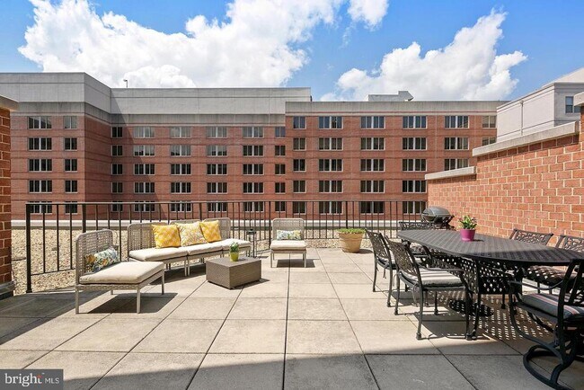 Building Photo - 1230 23rd St NW