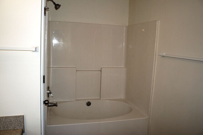 Building Photo - Spalding Co. Townhouse