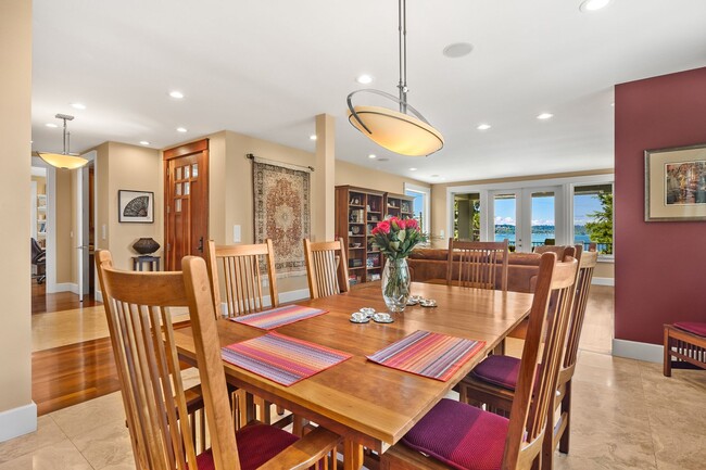 Building Photo - Exquisite Kirkland Estate - Lake Front Views