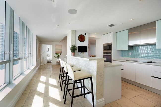 Building Photo - 520 West Ave