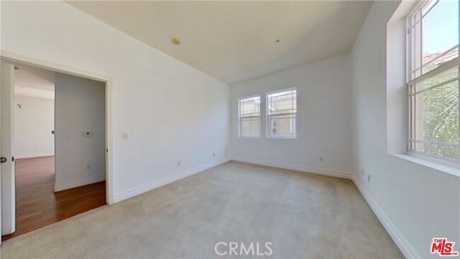 Building Photo - 917 S New Hampshire Ave
