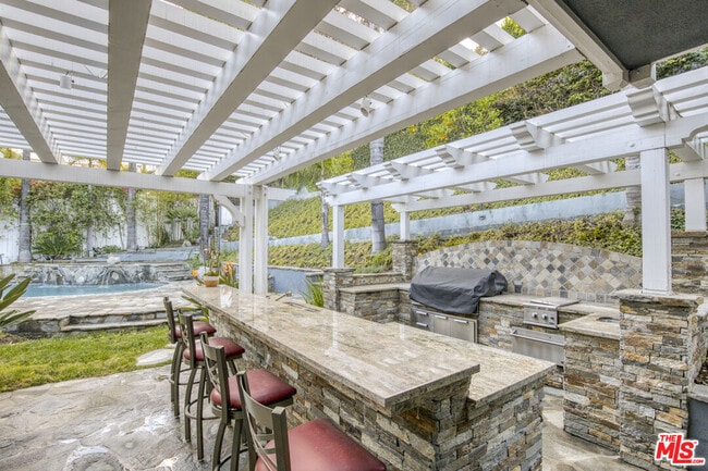 Building Photo - 3690 Crownridge Dr