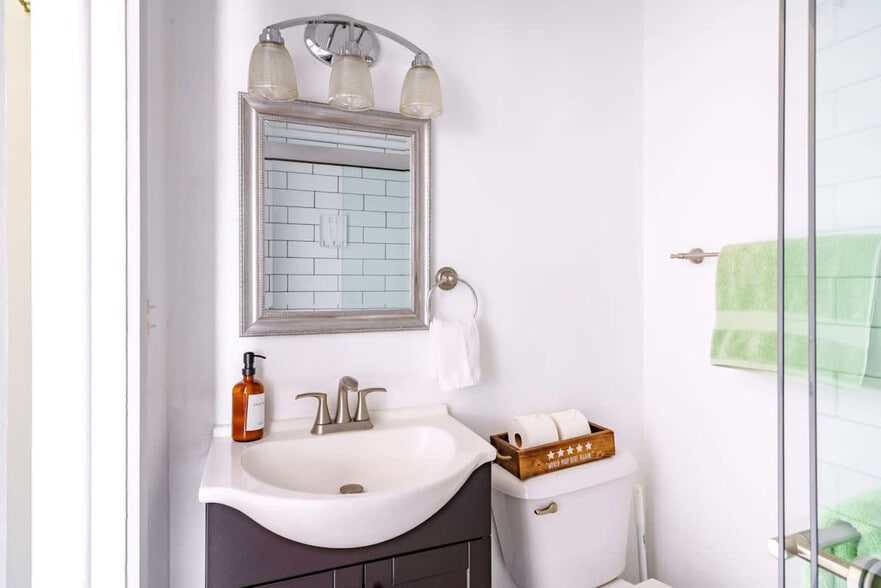 Building Photo - 605 Dennison Ave