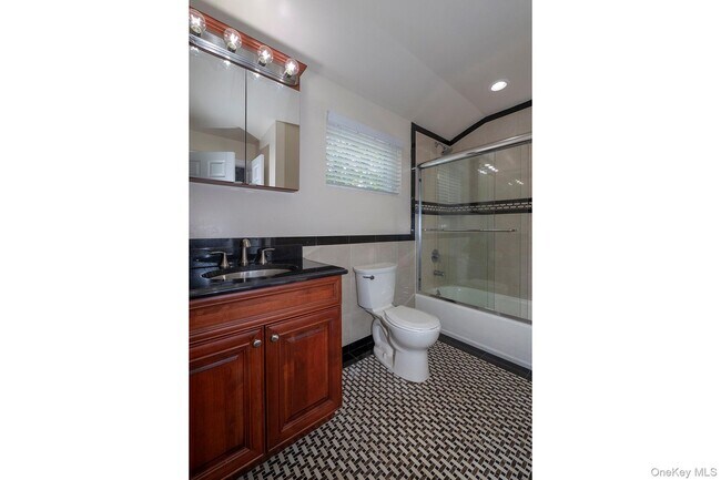 Building Photo - 2505 Townehouse Dr