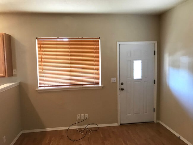 Building Photo - 3 Bedroom duplex on Bailey Hill Rd