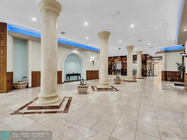Building Photo - 3725 S Ocean Dr