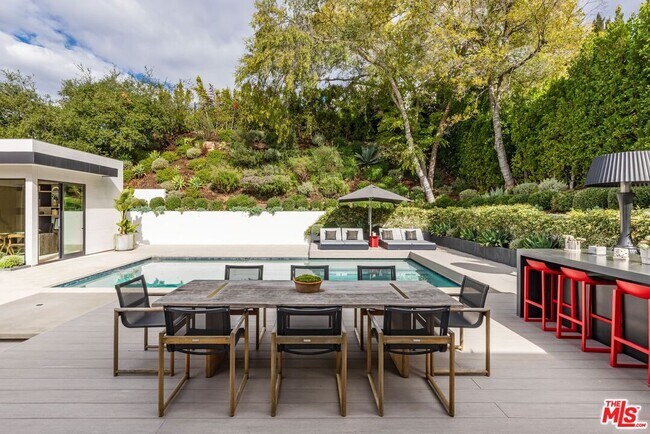 Building Photo - 9455 Eden Dr