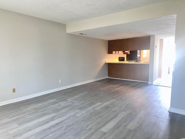 Building Photo - 401 Garden Dr