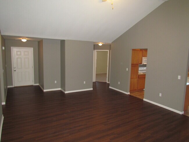 Building Photo - 15908 Tracker Ln