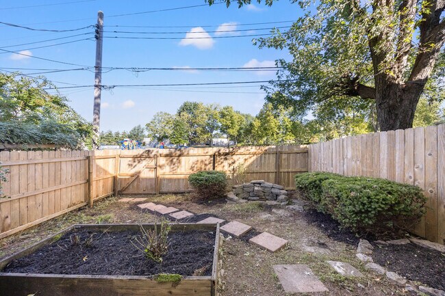 Building Photo - 3368 Montavesta Rd