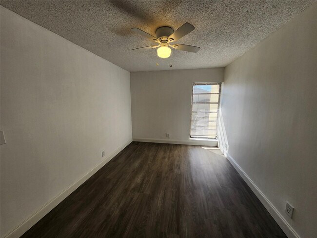 Building Photo - 9421 NW 15th St