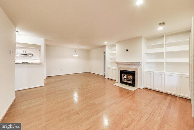 Building Photo - 13063 Shadyside Ln