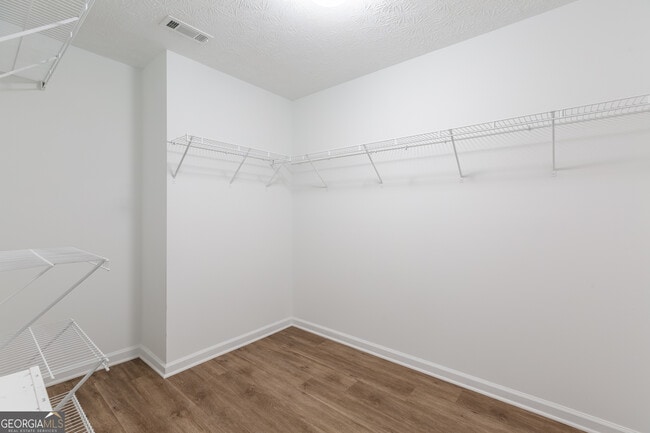 Building Photo - 3290 Cooper Woods Dr