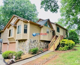 Building Photo - Nice spacious 4-bedroom house in Duluth
