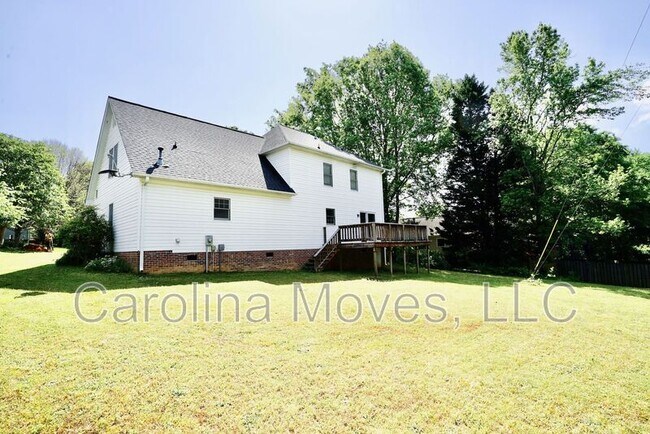 Building Photo - 212 Hardwood Rd