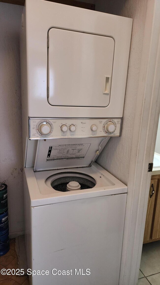 Building Photo - 1708 University Ln