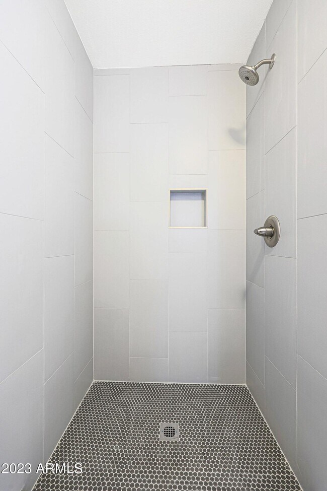 Building Photo - 421 Lila Cir