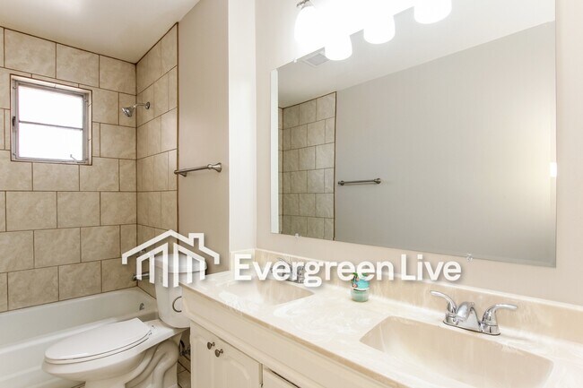 Building Photo - 3308 W Cactus Wren Dr