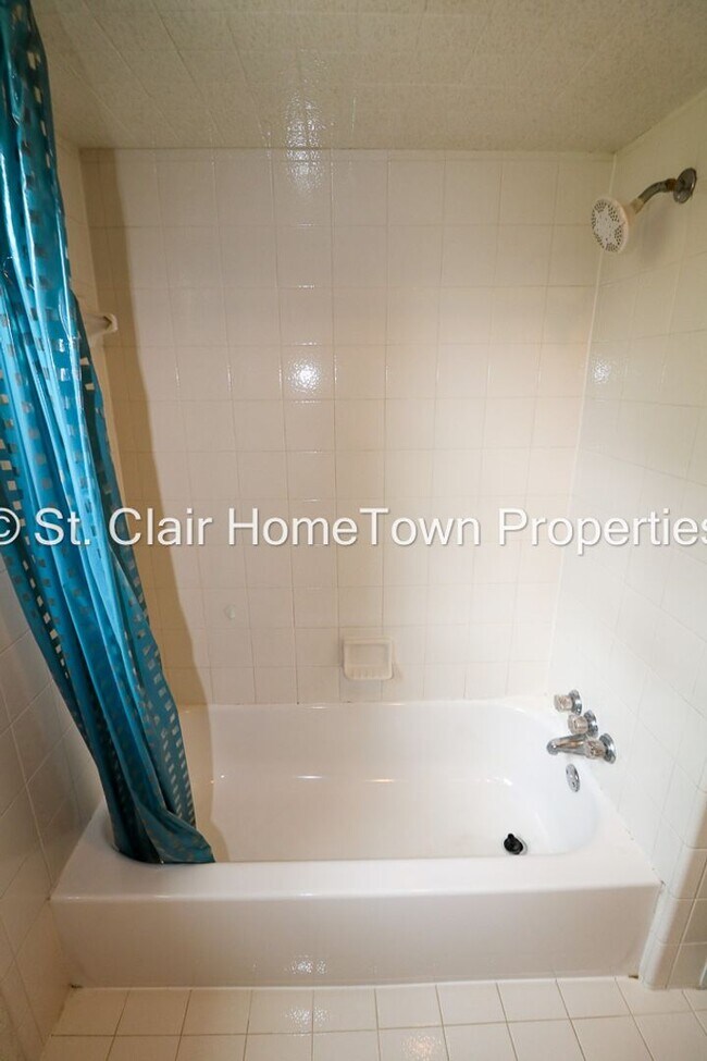 Building Photo - Cute Duplex Close to Pell City