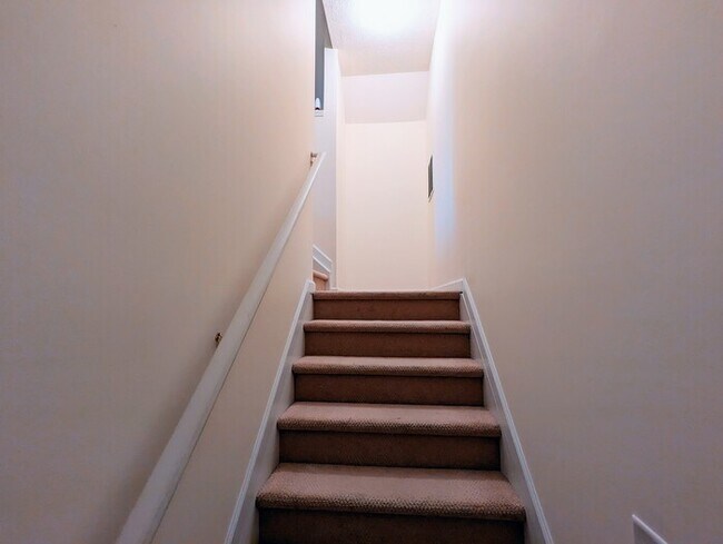 Building Photo - House 3 beds 2.5 baths