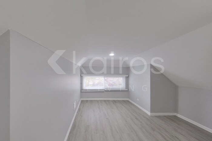 Building Photo - 452 E 88th Pl