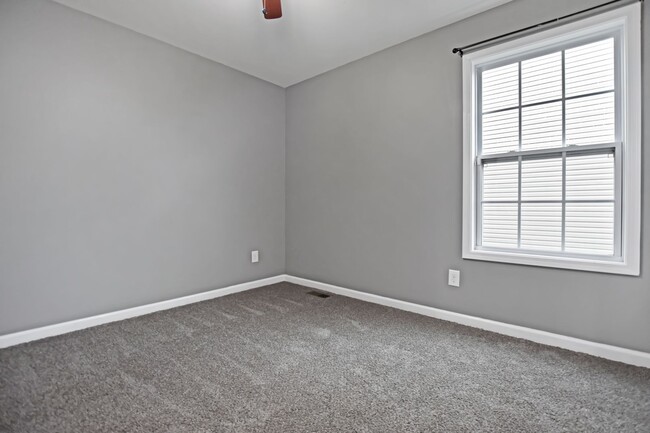 Building Photo - Pet Friendly Three Bedroom!