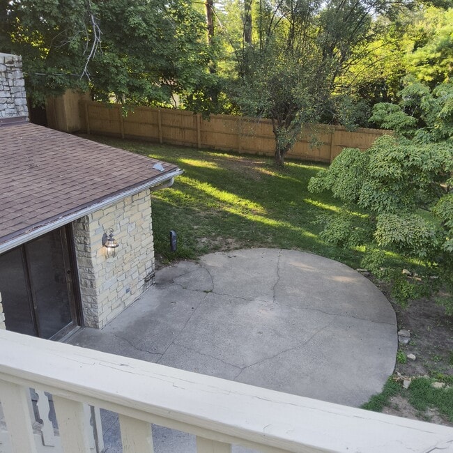 Building Photo - 910 Ranch Rd