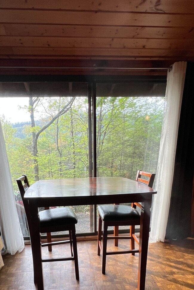 Building Photo - 84 Bear Wallow Dr