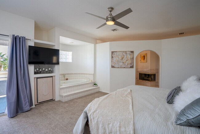 Building Photo - 2320 Snead Dr