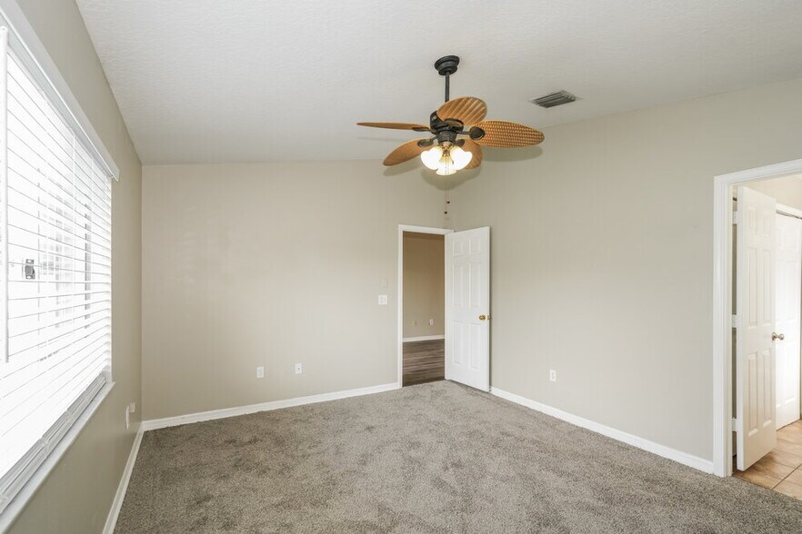 Building Photo - 30932 Midtown Ct