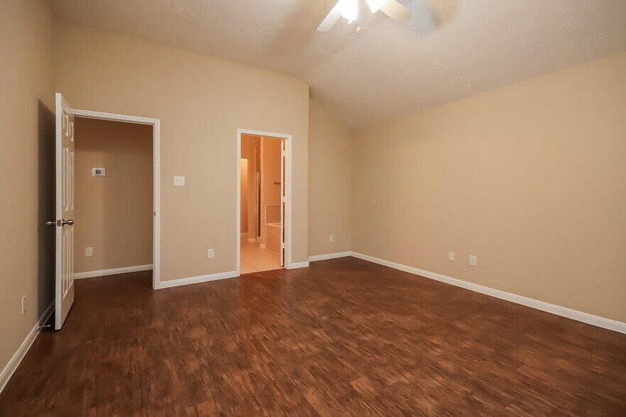 Building Photo - 3211 Quail Run Dr