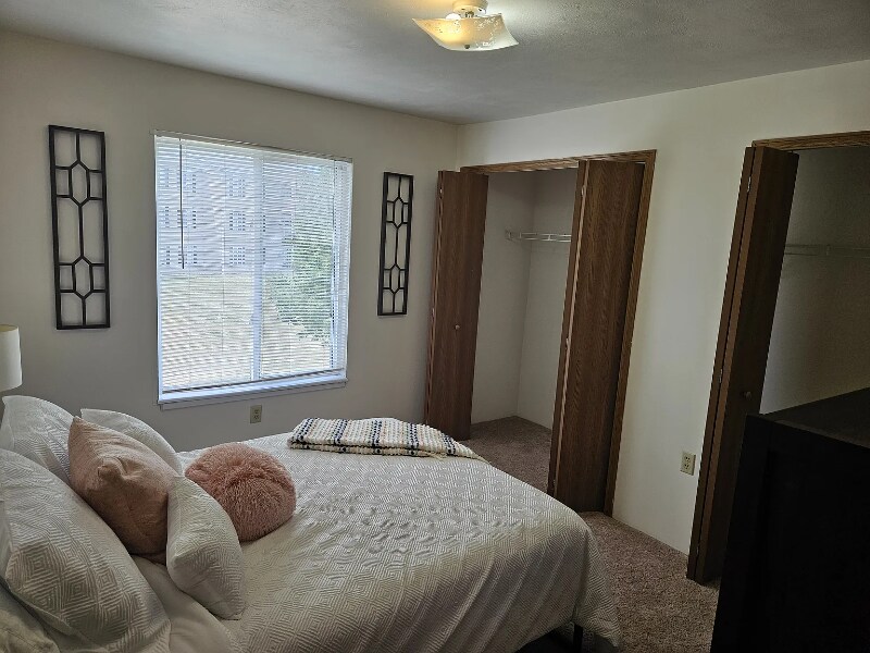 Building Photo - 100 Raleigh Ct