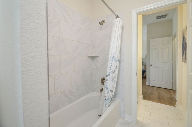 Building Photo - 18214 Lake Eagle Dr