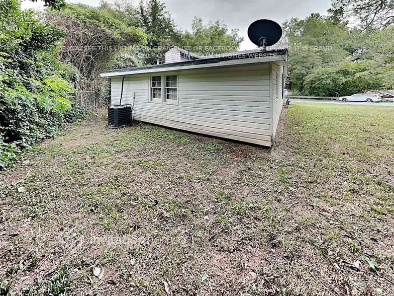 Building Photo - 1839 Waldrep Cir SE