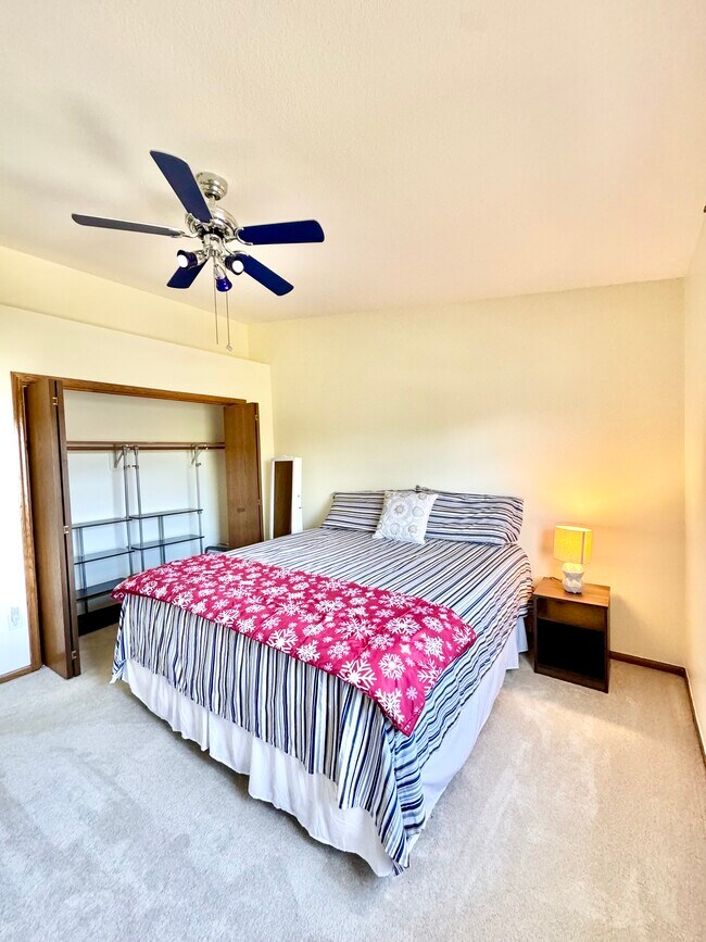 Building Photo - 367 Kristin Ct E