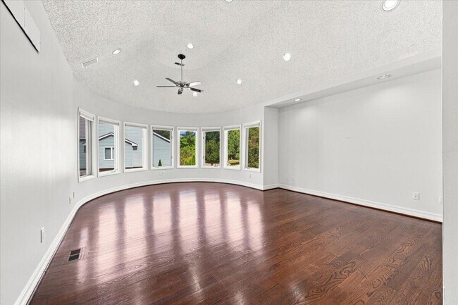Building Photo - 6122 Trailwood Ln
