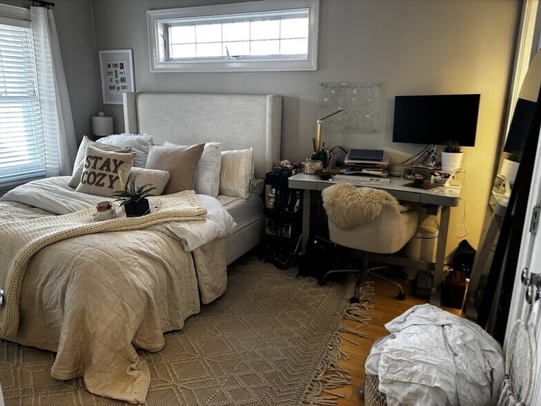 Building Photo - 18 Knowlton St