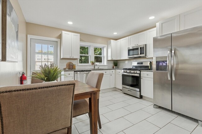 Building Photo - 39 W Front St