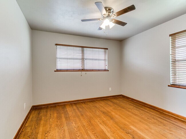 Building Photo - 721 E Bouse Dr