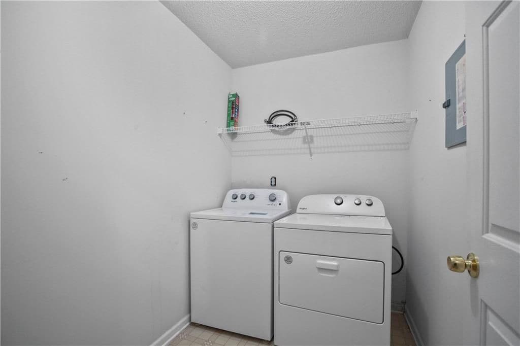Building Photo - 2224 Eagles Nest Cir