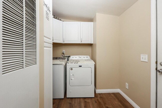 Building Photo - 500 Rancheros Dr