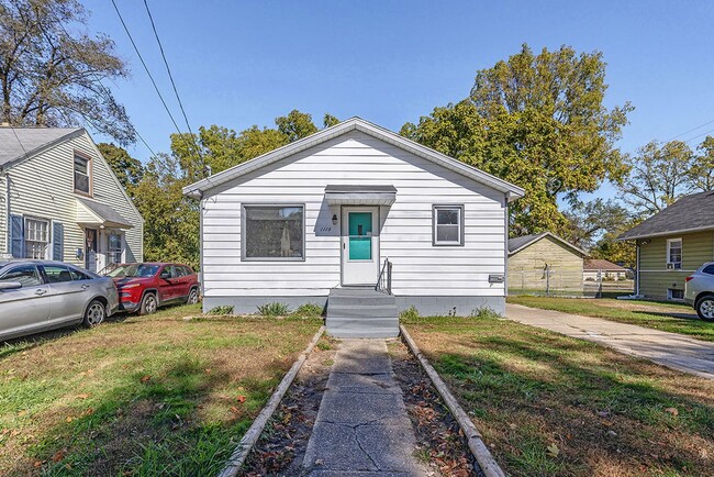 Building Photo - Newly Renovated Home in Kalamazoo