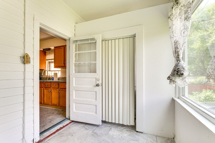 Building Photo - 8320 S Burnham Ave