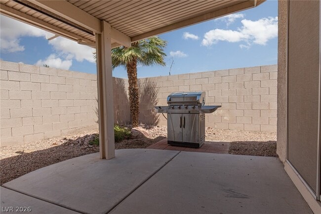 Building Photo - 327 Perry Ellis Dr