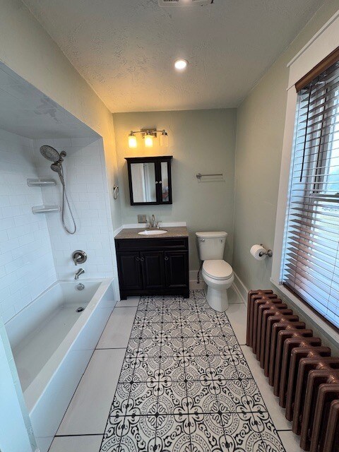 Building Photo - 1218 Lewis Ave