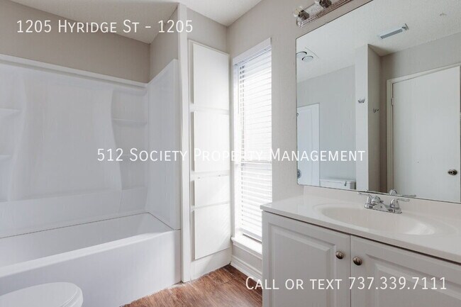 Building Photo - 1205 Hyridge St