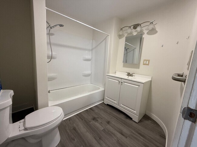 Primary Photo - 313 N Michigan Ave